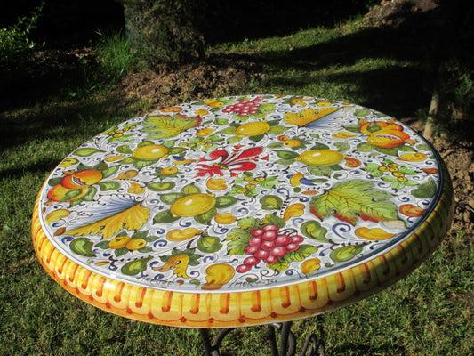 How to decorate the terrace with our round tables!