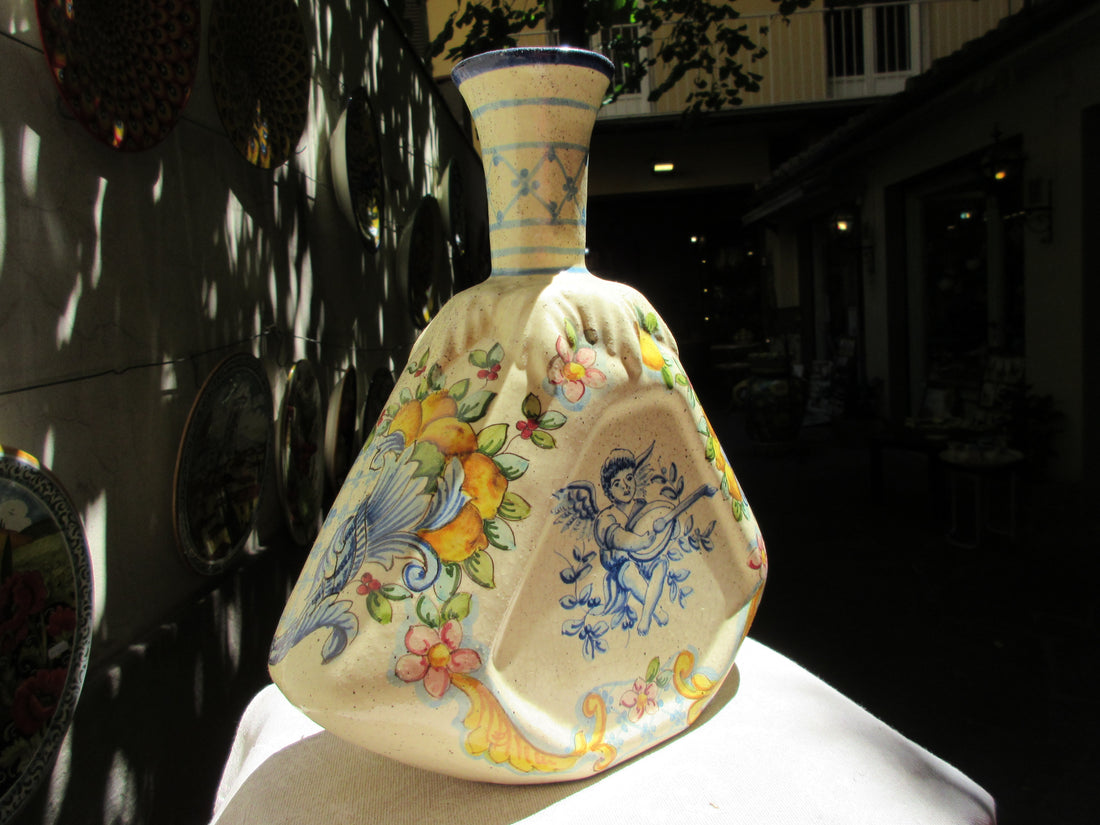 Beautiful vase with a remaind of music and colour in our ceramic