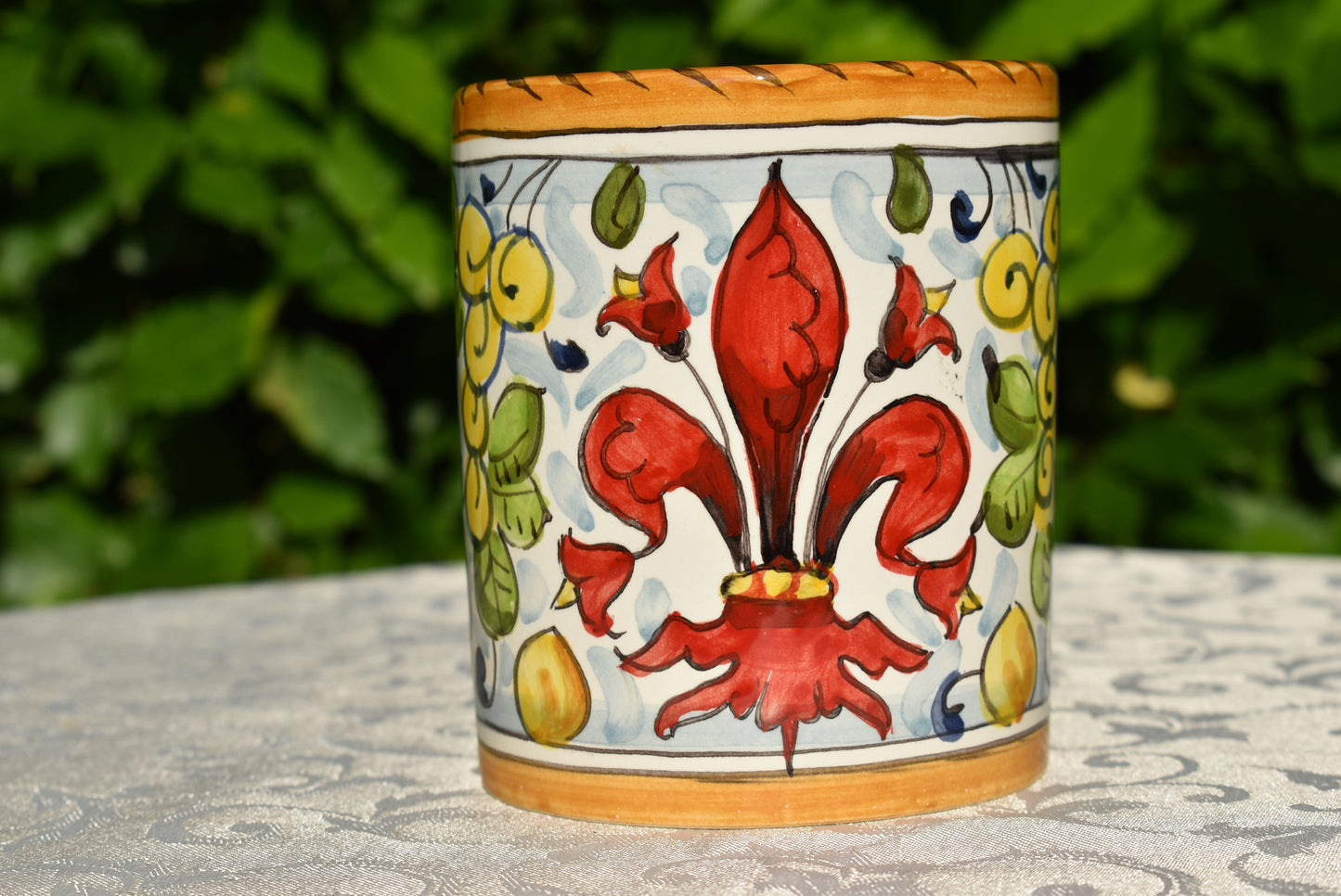 Tazza grande in ceramica fatta a mano