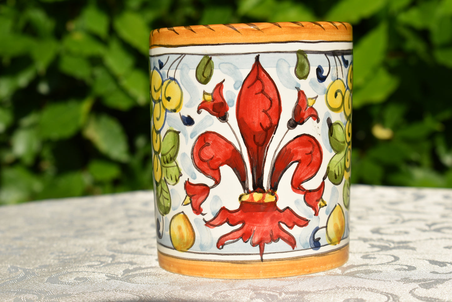 Tazza grande in ceramica fatta a mano