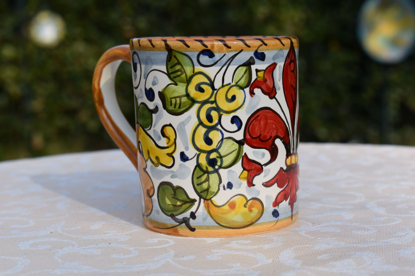 tazza in ceramica fatta a mano