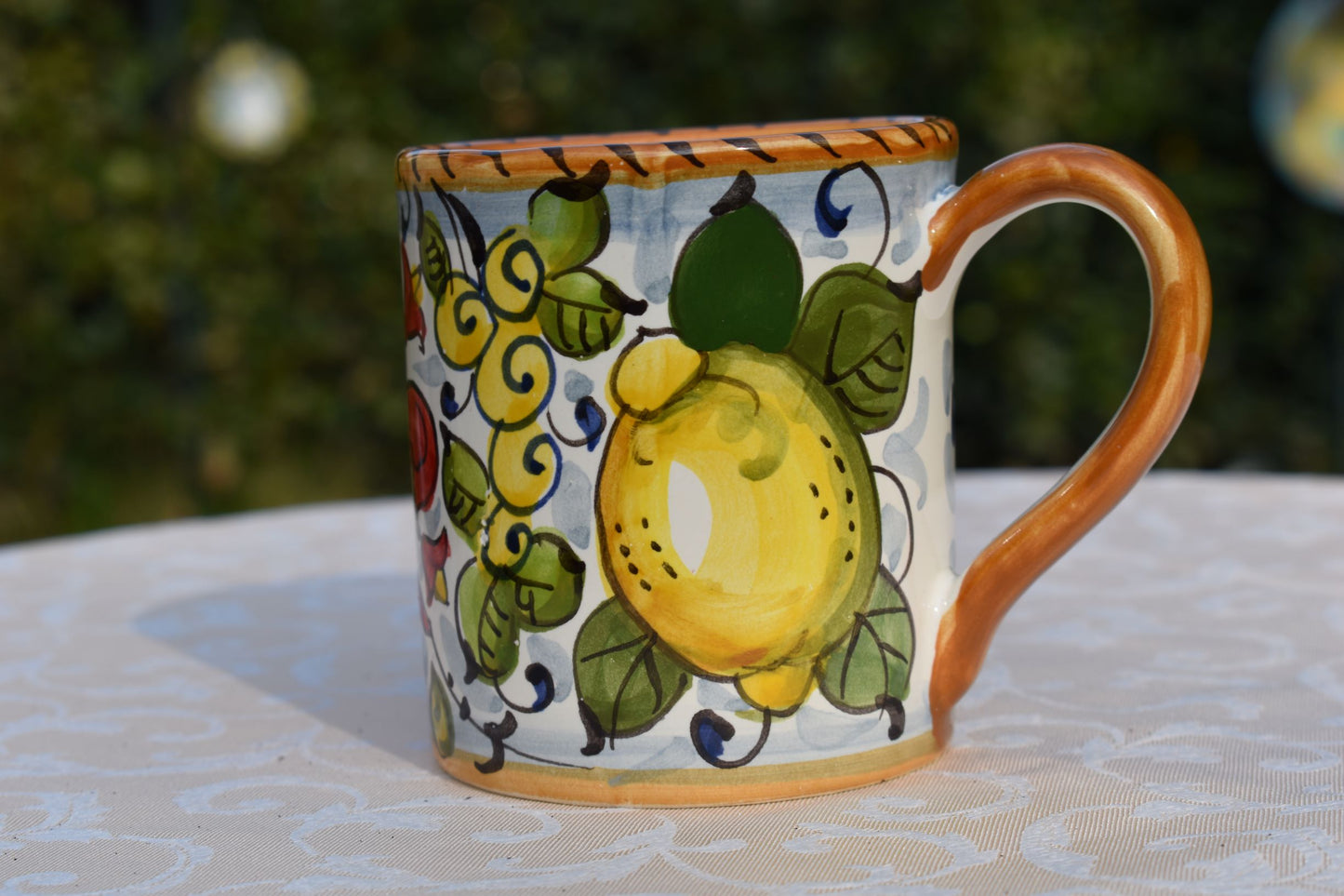 tazza in ceramica fatta a mano
