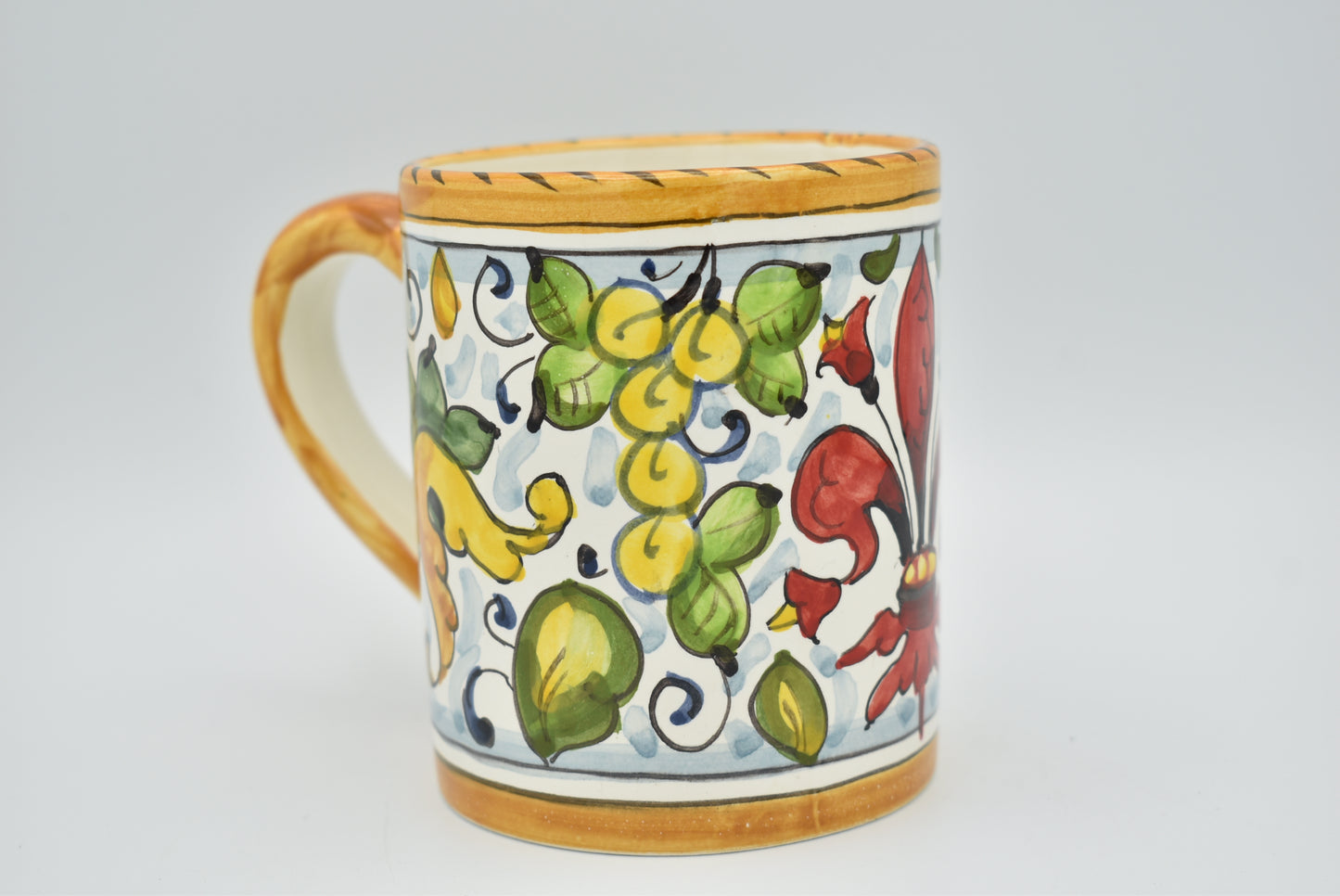 Tazza grande in ceramica fatta a mano