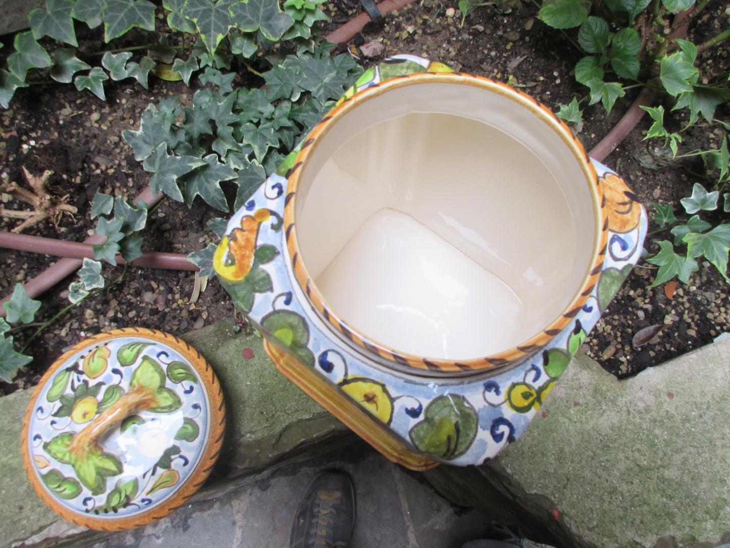 grande barattolo di biscotti in ceramica
