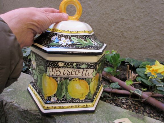 barattolo di biscotti in ceramica