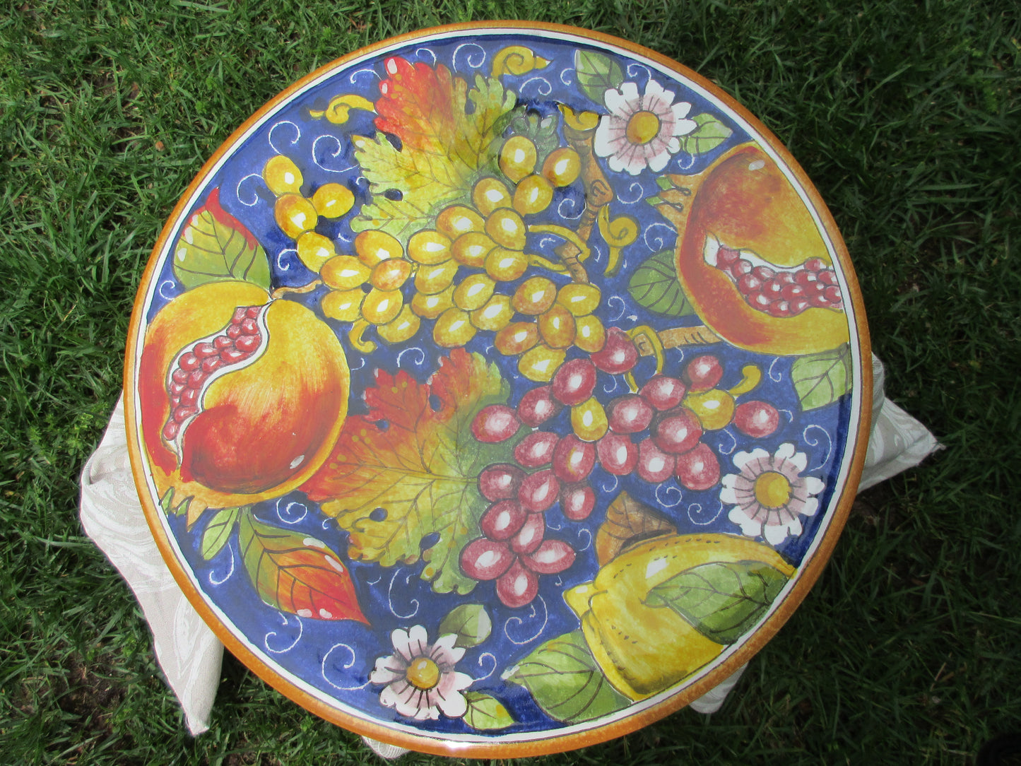 piatto in ceramica fatto a mano
