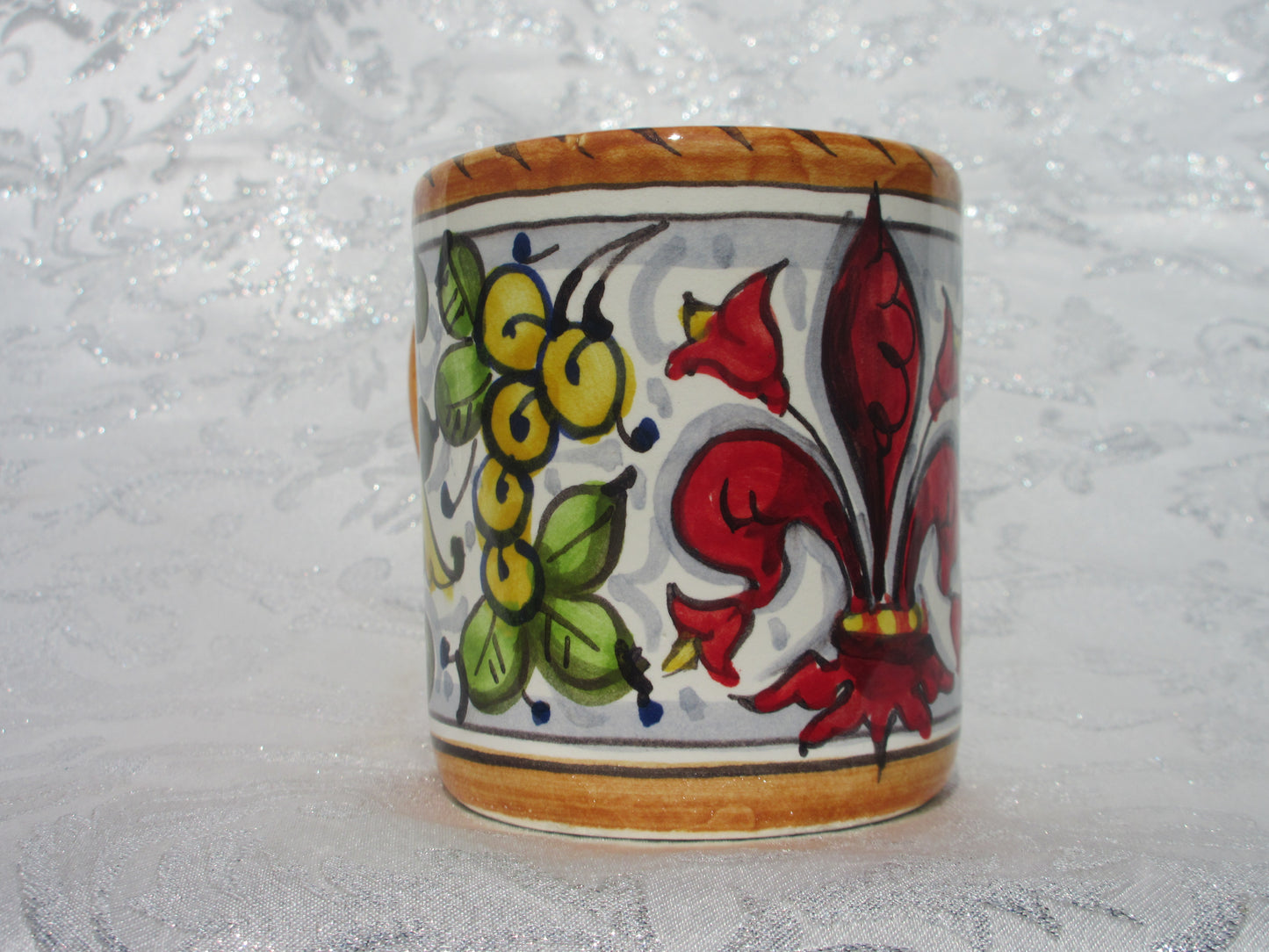 tazza in ceramica fatta a mano