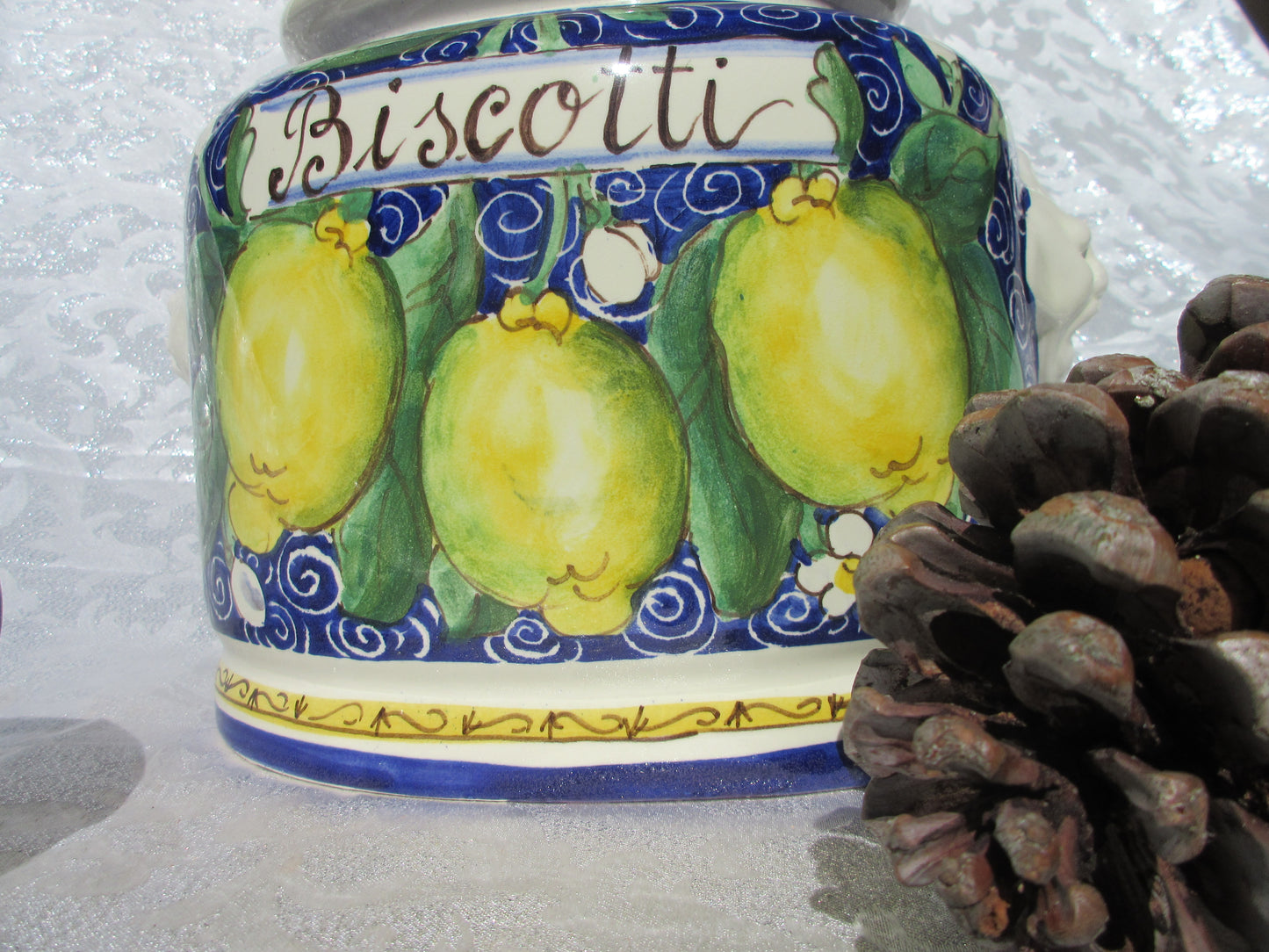 scatola di biscotti in ceramica
