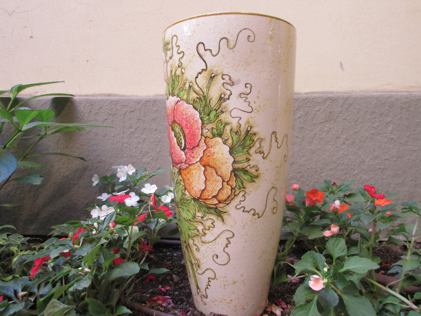 vaso moderno in ceramica