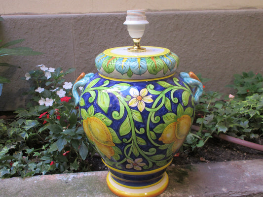 Lampada base toscana con design limoni