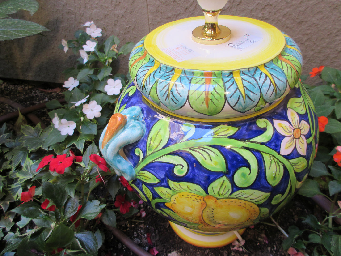 Lampada base toscana con design limoni