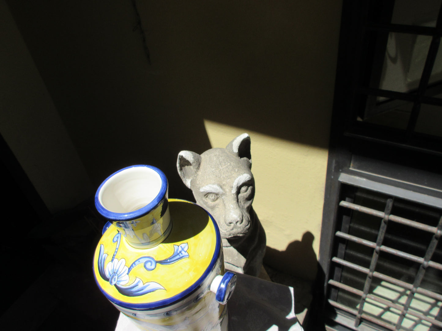 Tuscan hand made vase in modern shape and traditional design