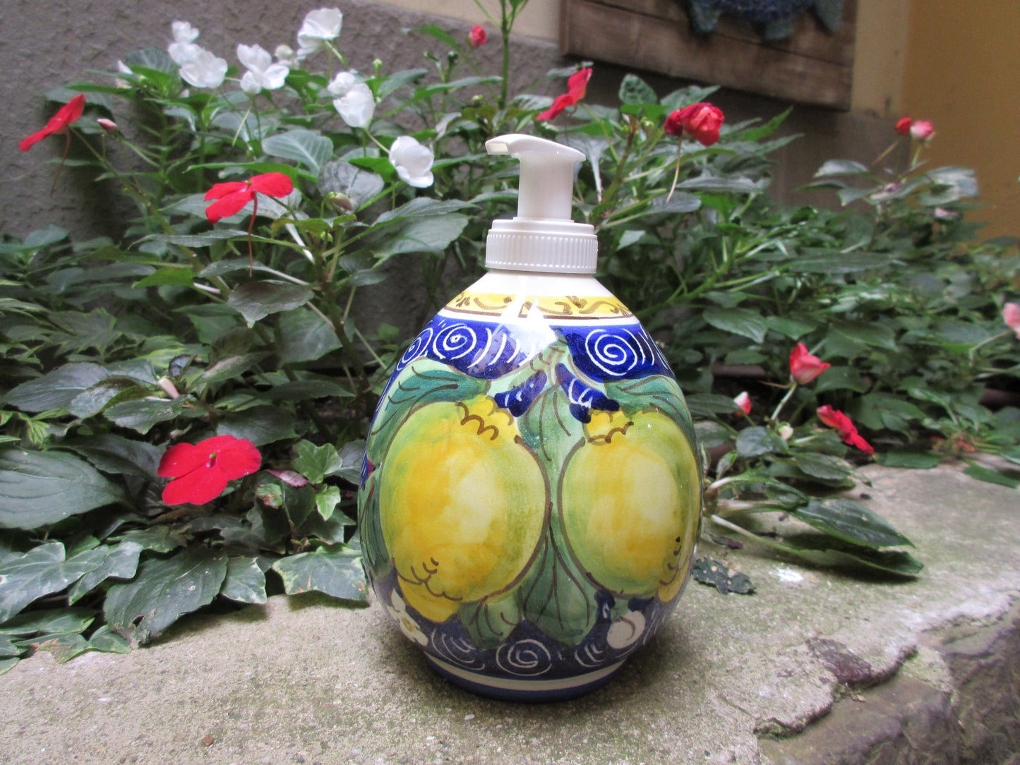 distributore di sapone in ceramica