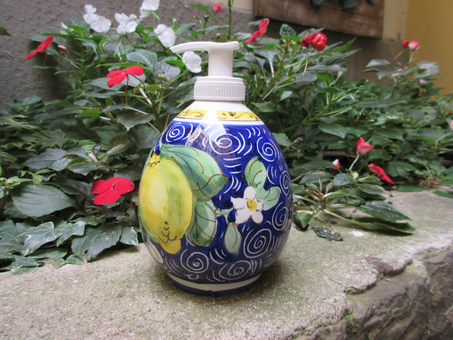 distributore di sapone in ceramica