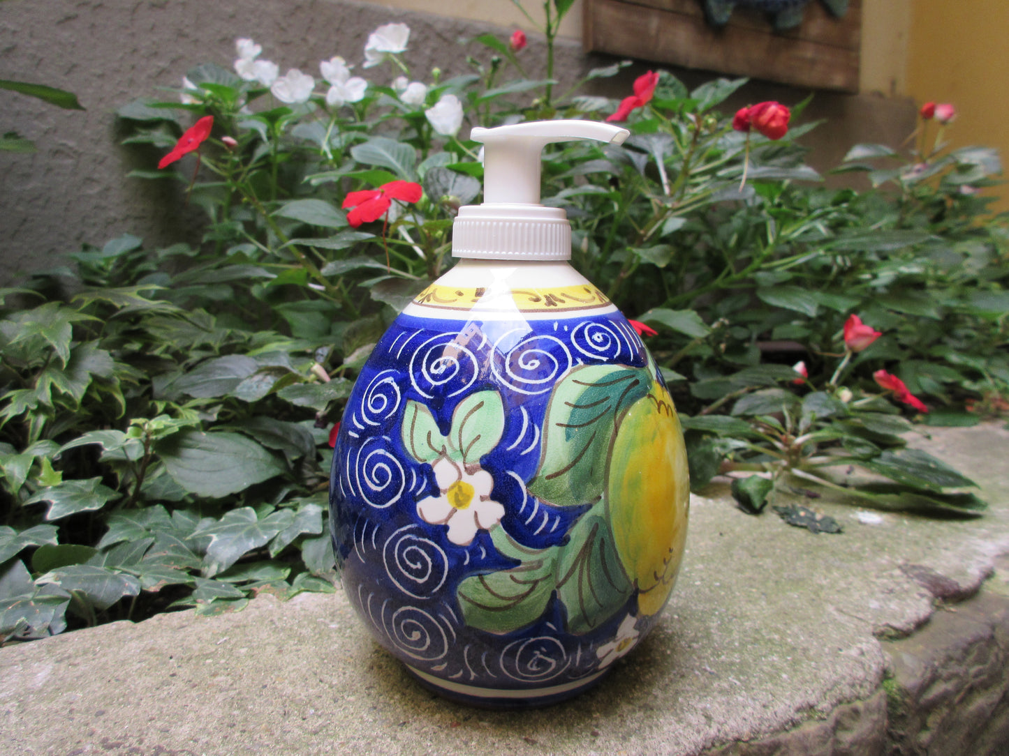 distributore di sapone in ceramica