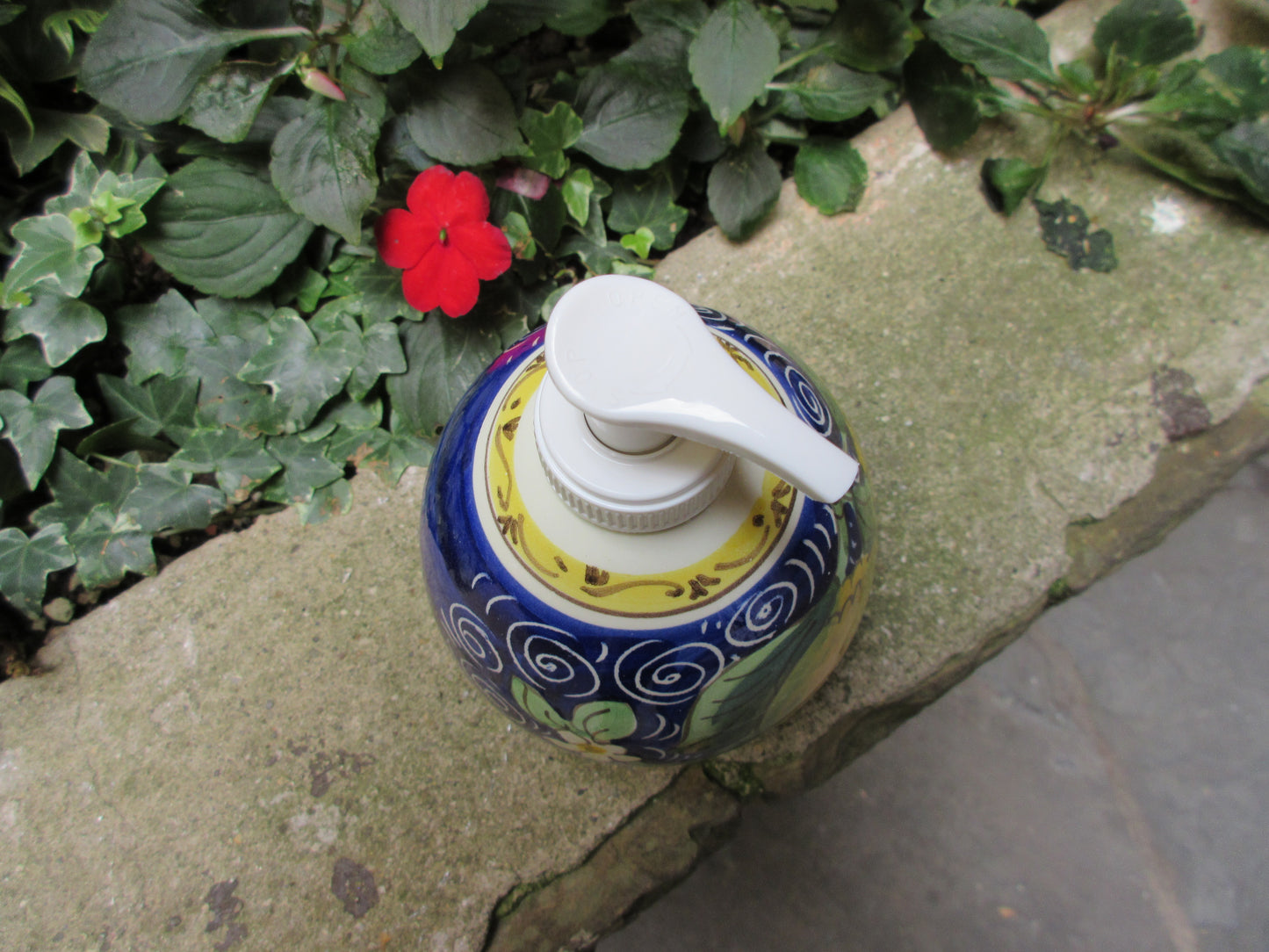 distributore di sapone in ceramica