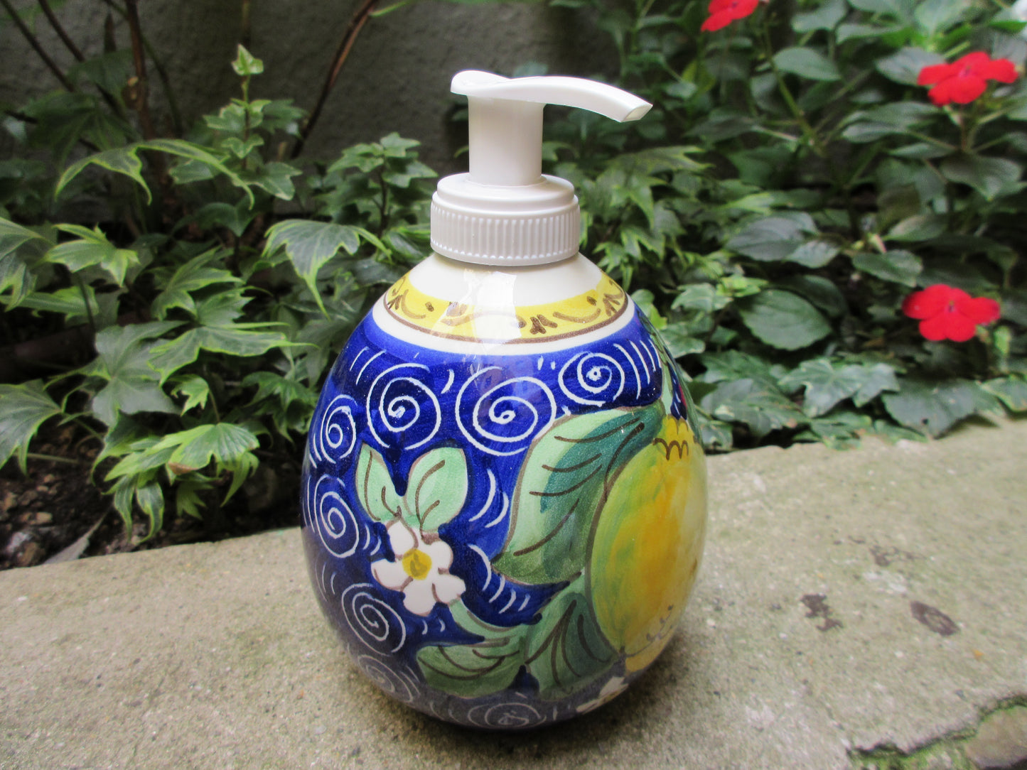 distributore di sapone in ceramica
