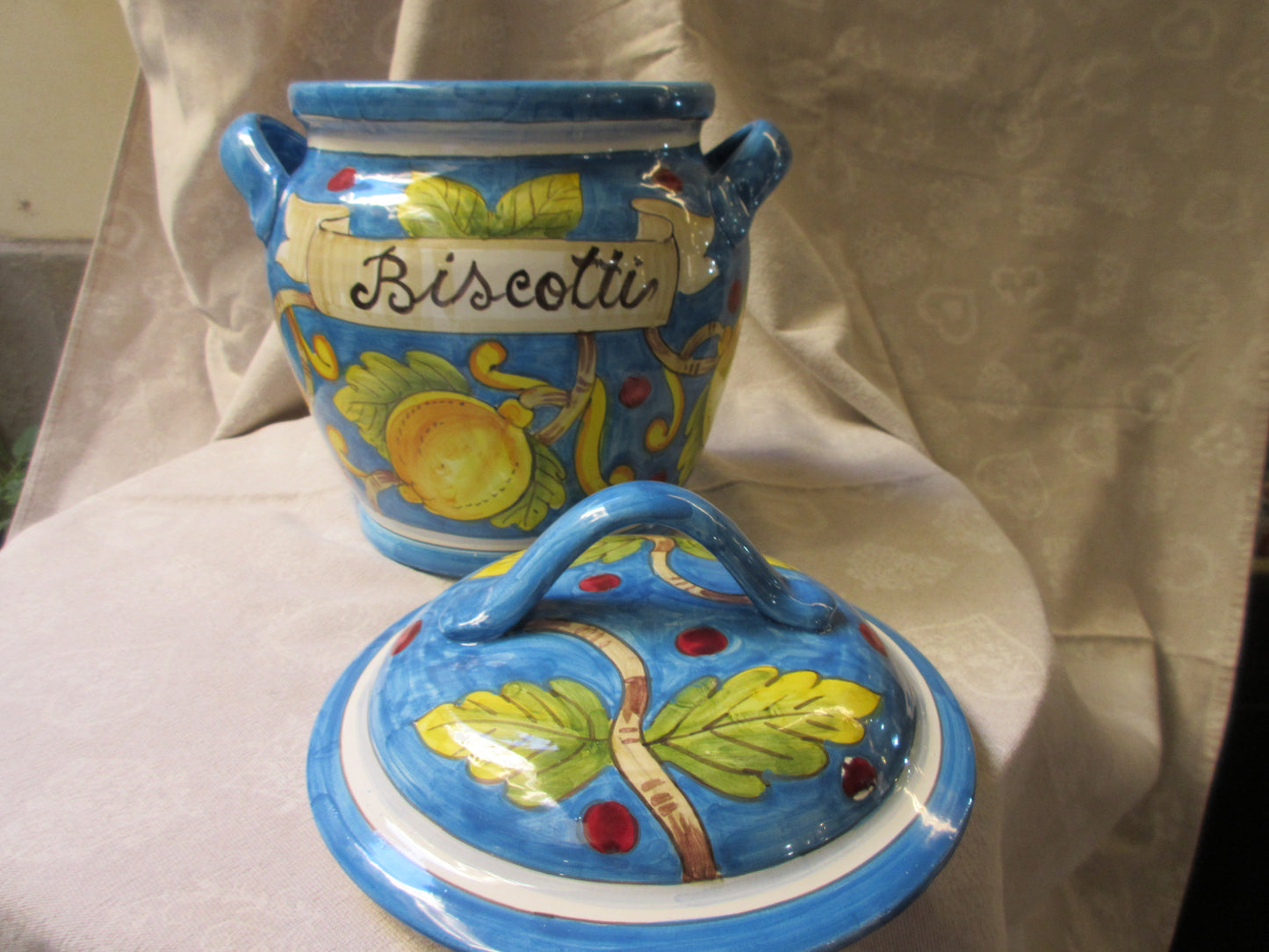 Ceramic cookie jar