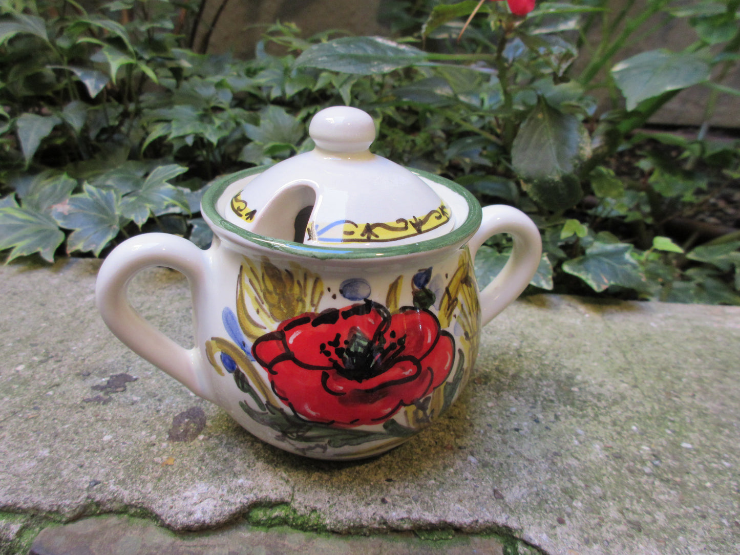 contenitore in ceramica con coperchio