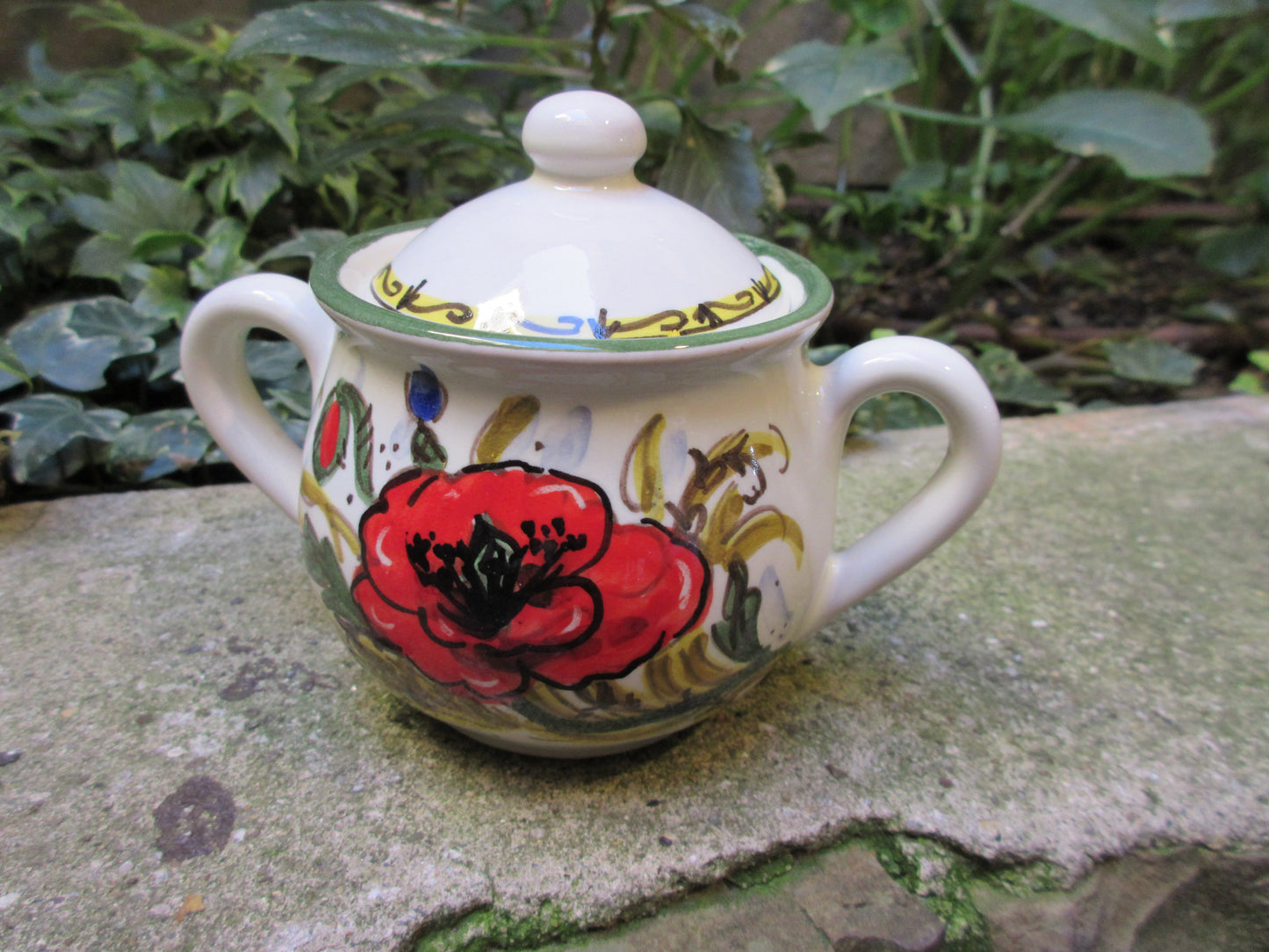 contenitore in ceramica con coperchio