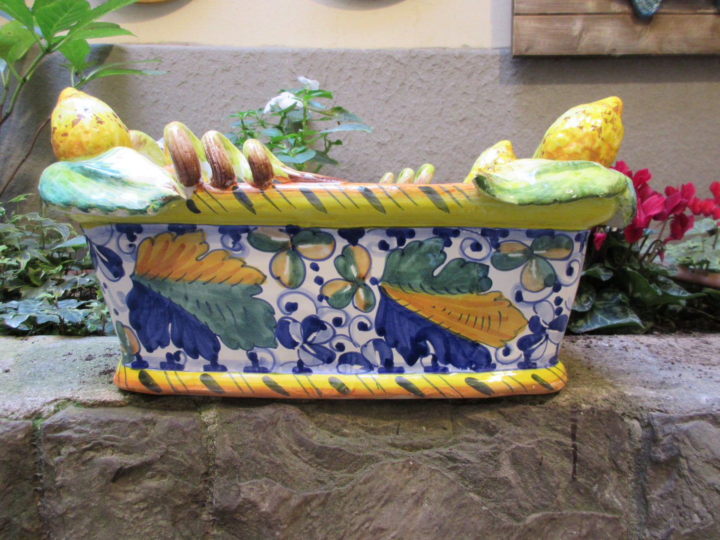 cestino centrale in ceramica