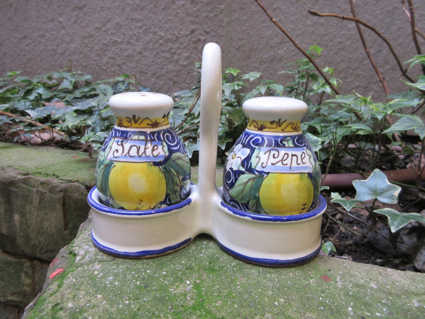 saliera e pepiera in ceramica