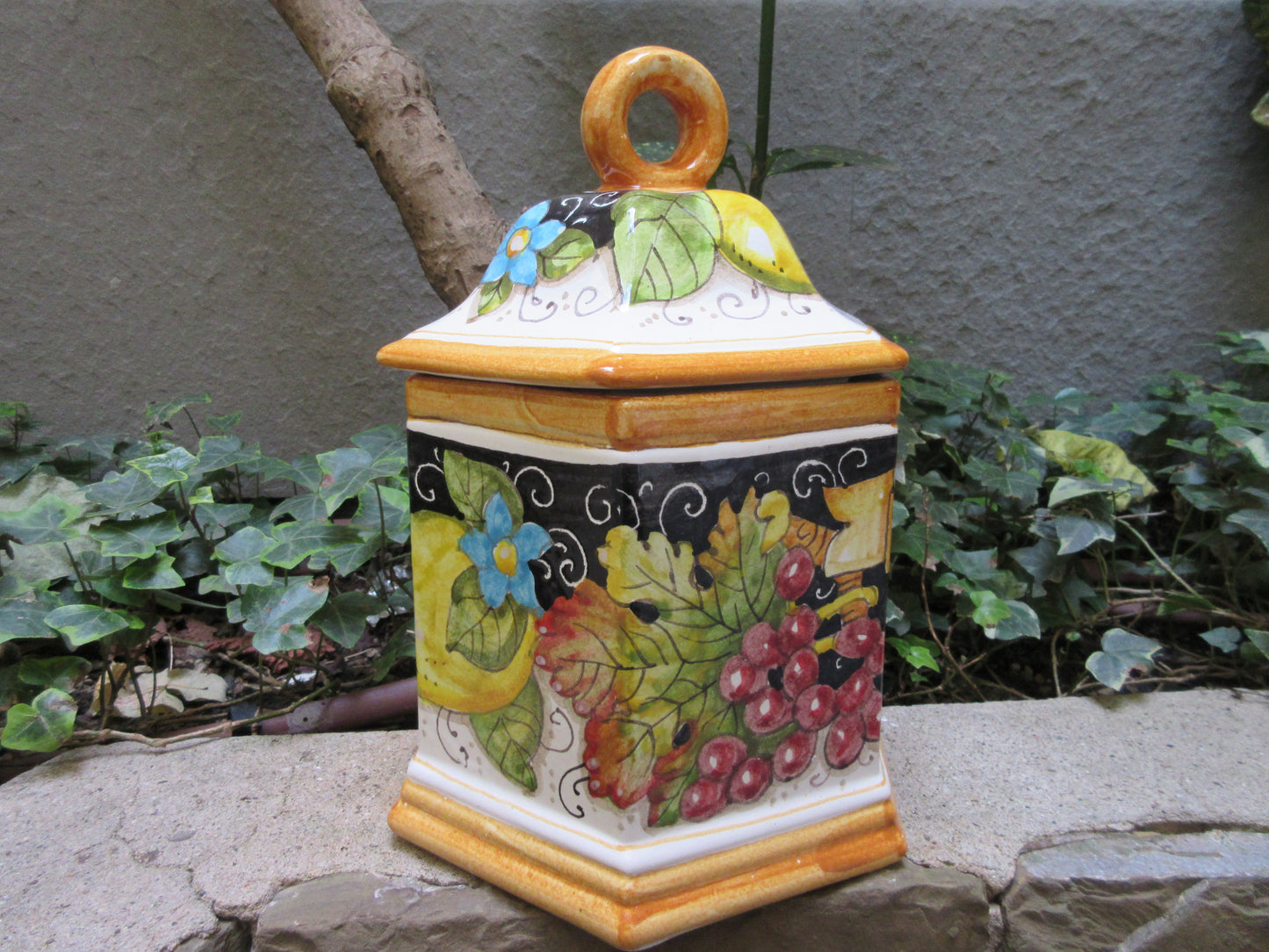 Ceramic cookie jar