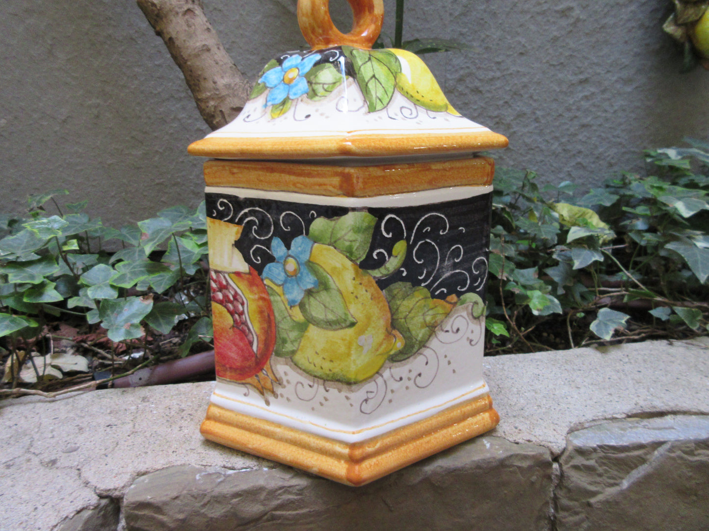 Ceramic cookie jar