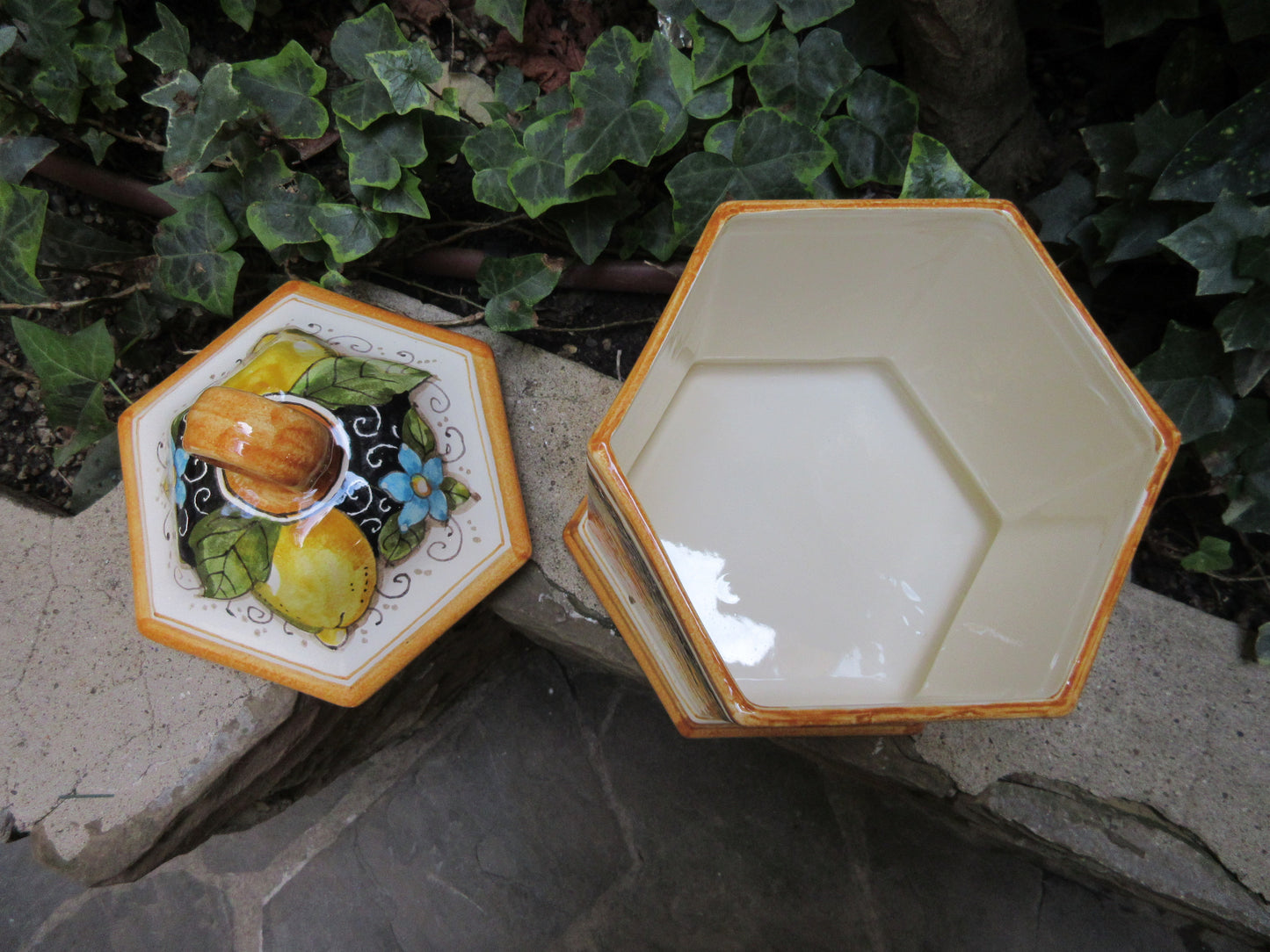 Ceramic cookie jar