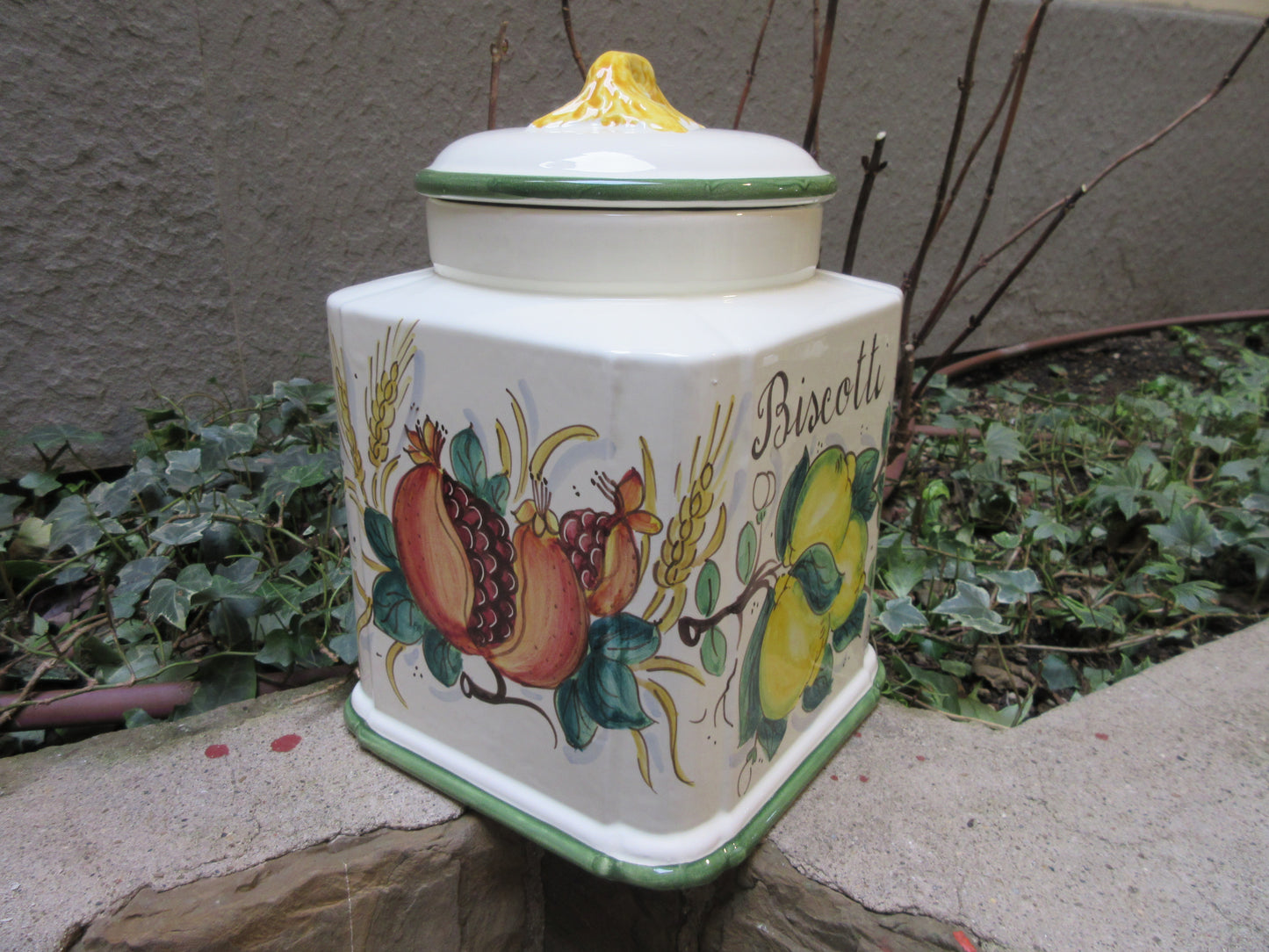 Ceramic cookie jar