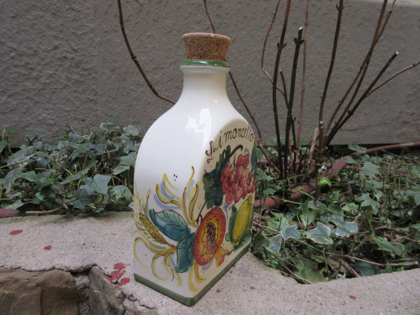 Bottiglia di limoncello in ceramica