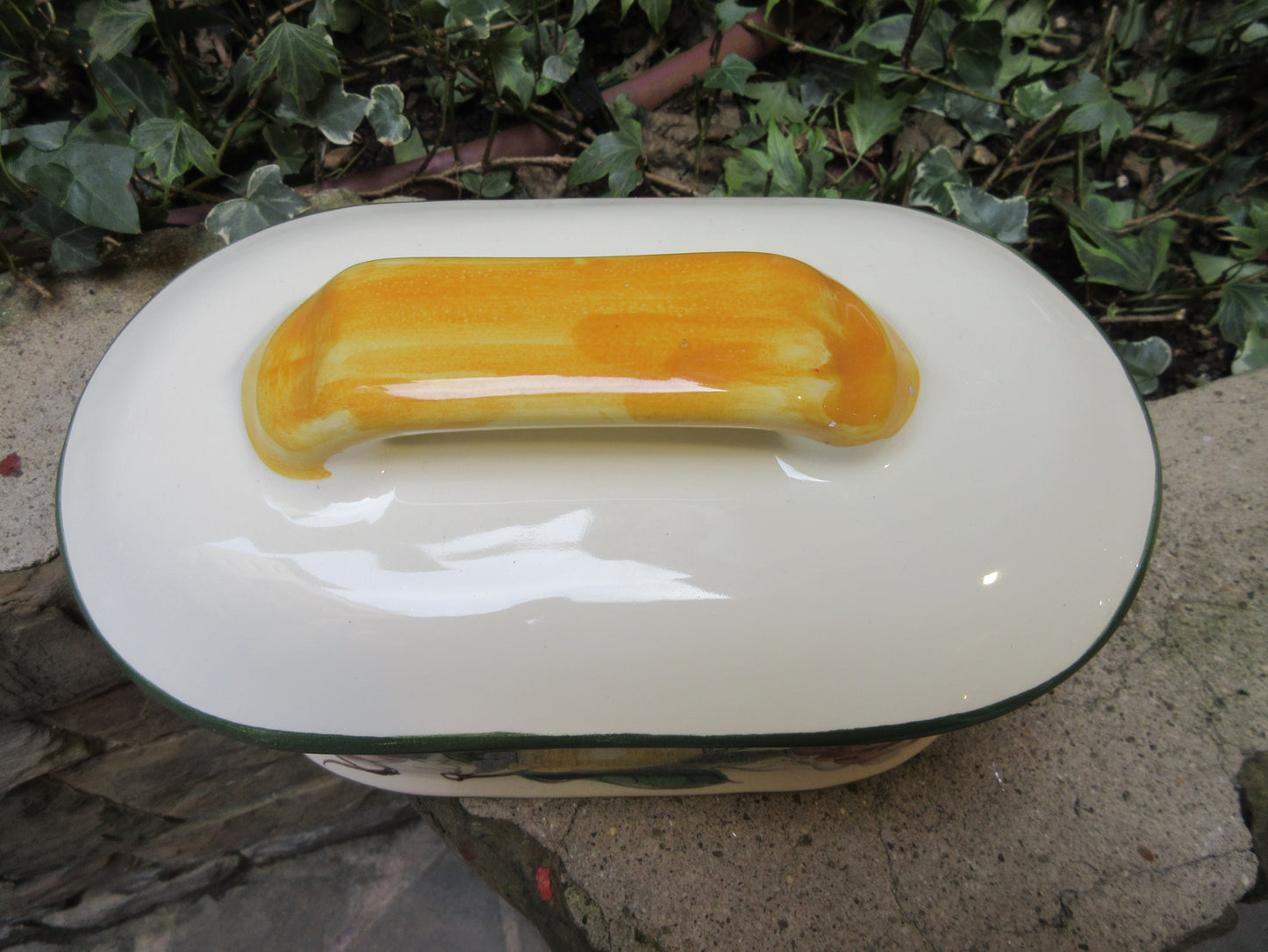 Ceramic container jar