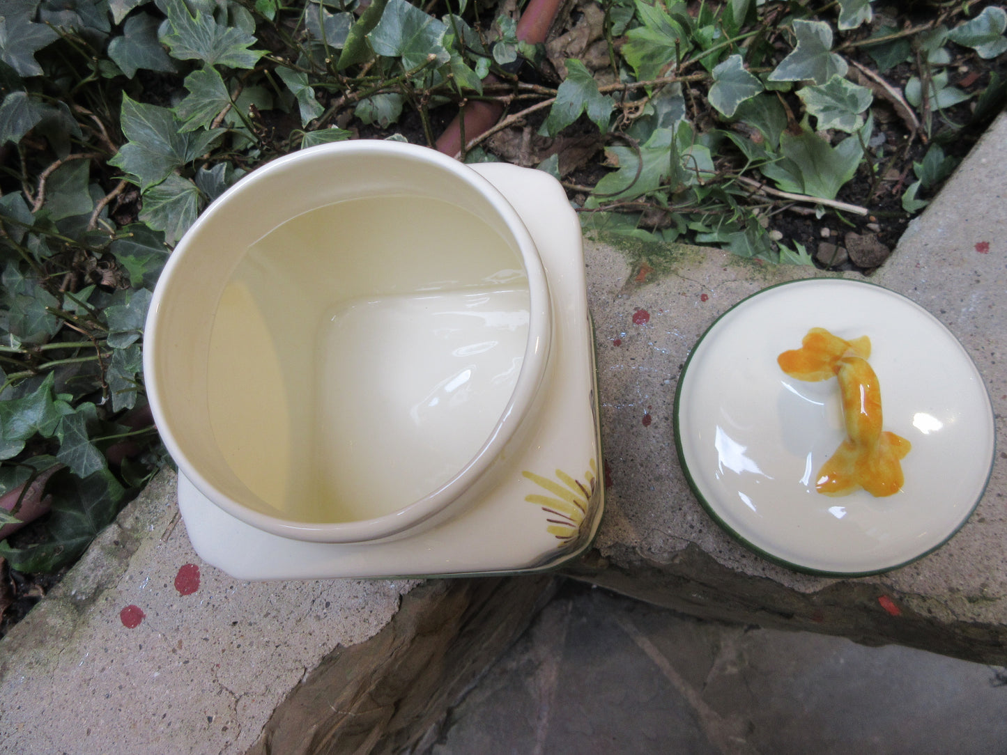 Ceramic container jar