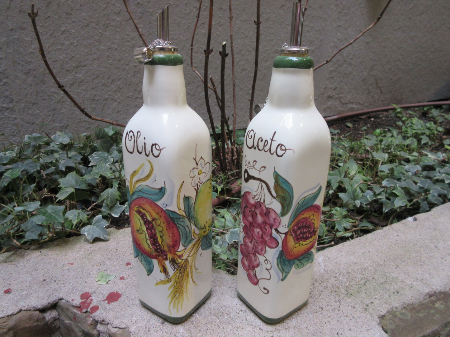 Ceramic oil and vinegar dispenser