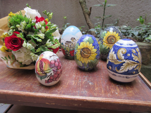 Discover the surprise in our ceramic eggs!
