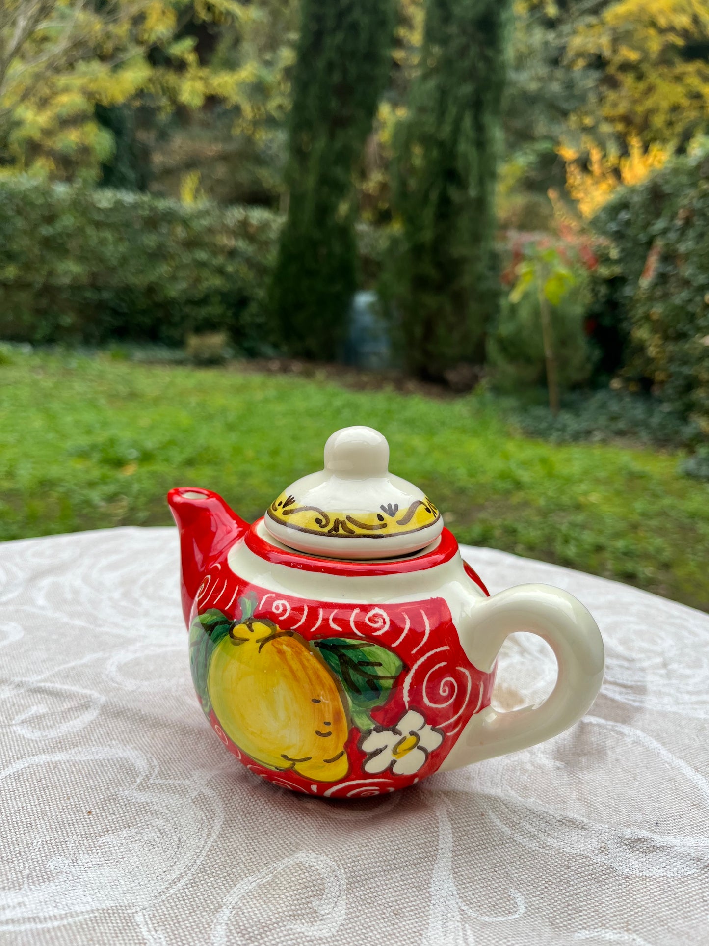 Ceramic tea pot