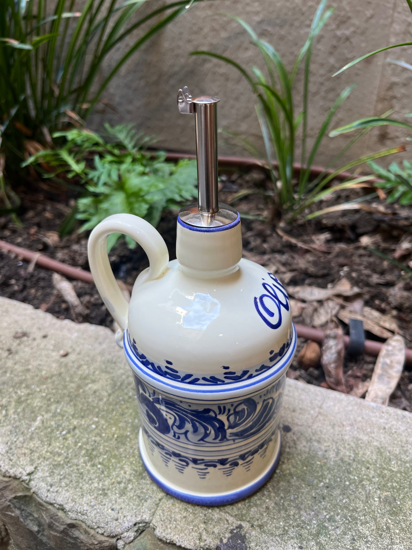Ceramic oil dispenser