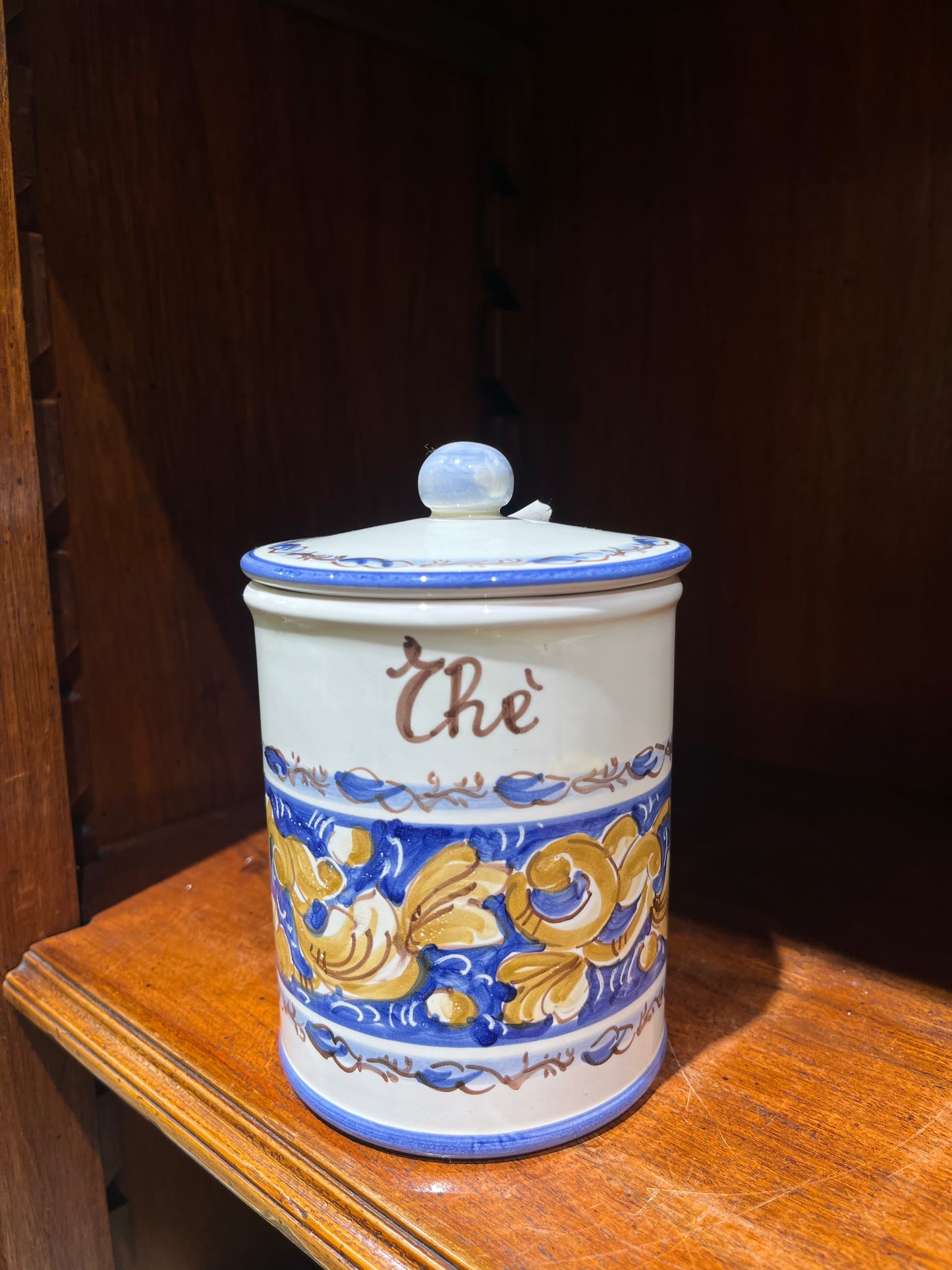 Ceramic tea container