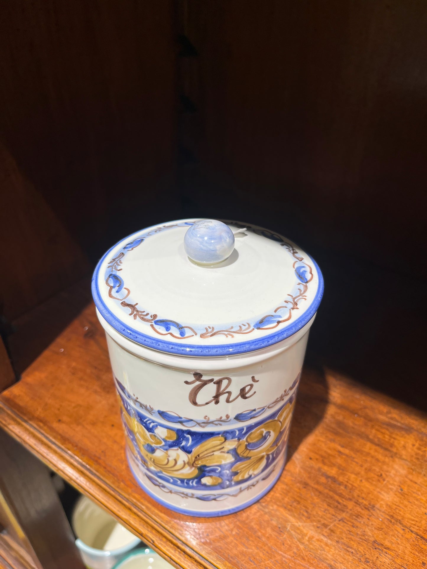 Ceramic tea container