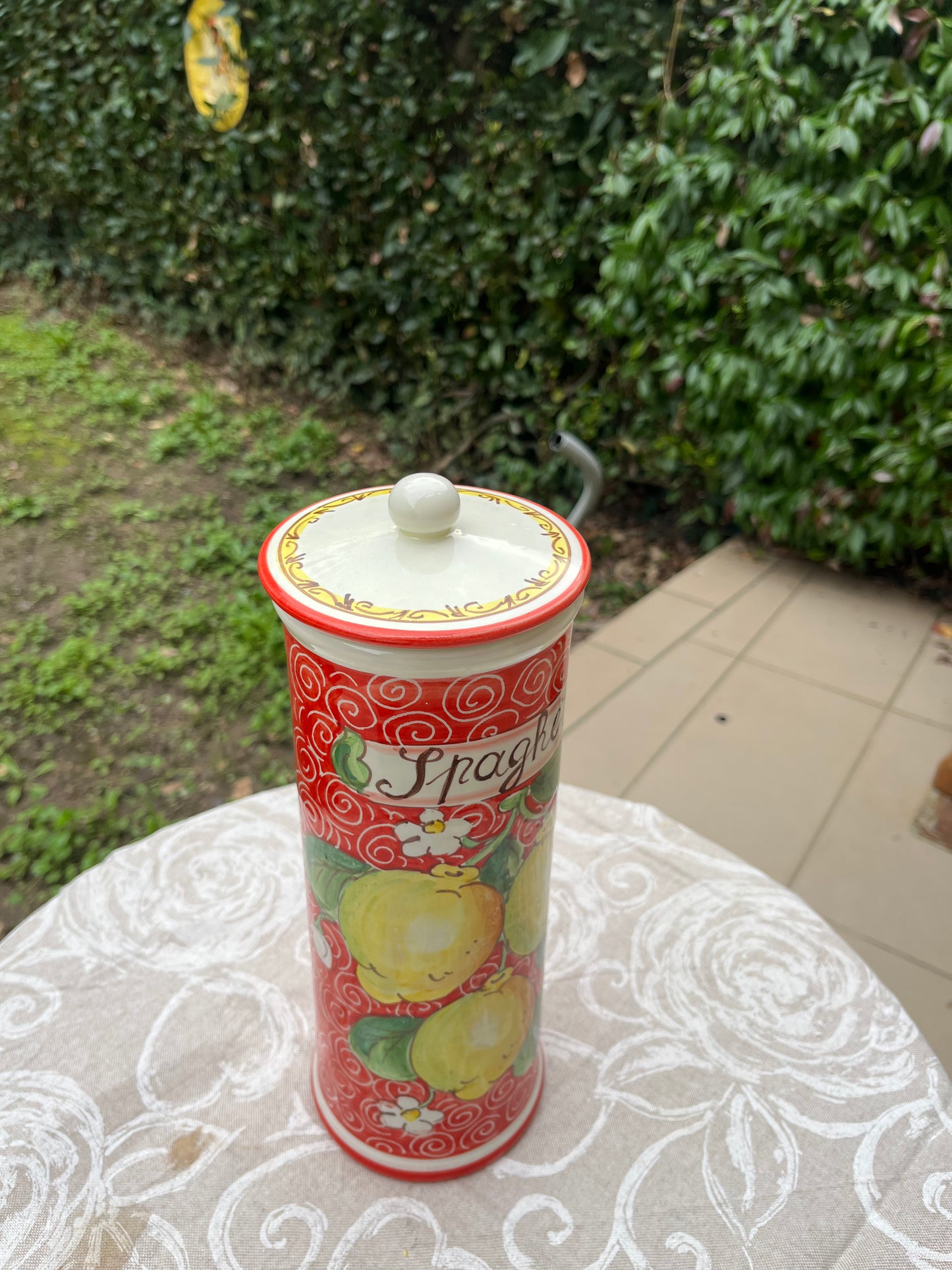 Ceramic ‘spaghetti’ container