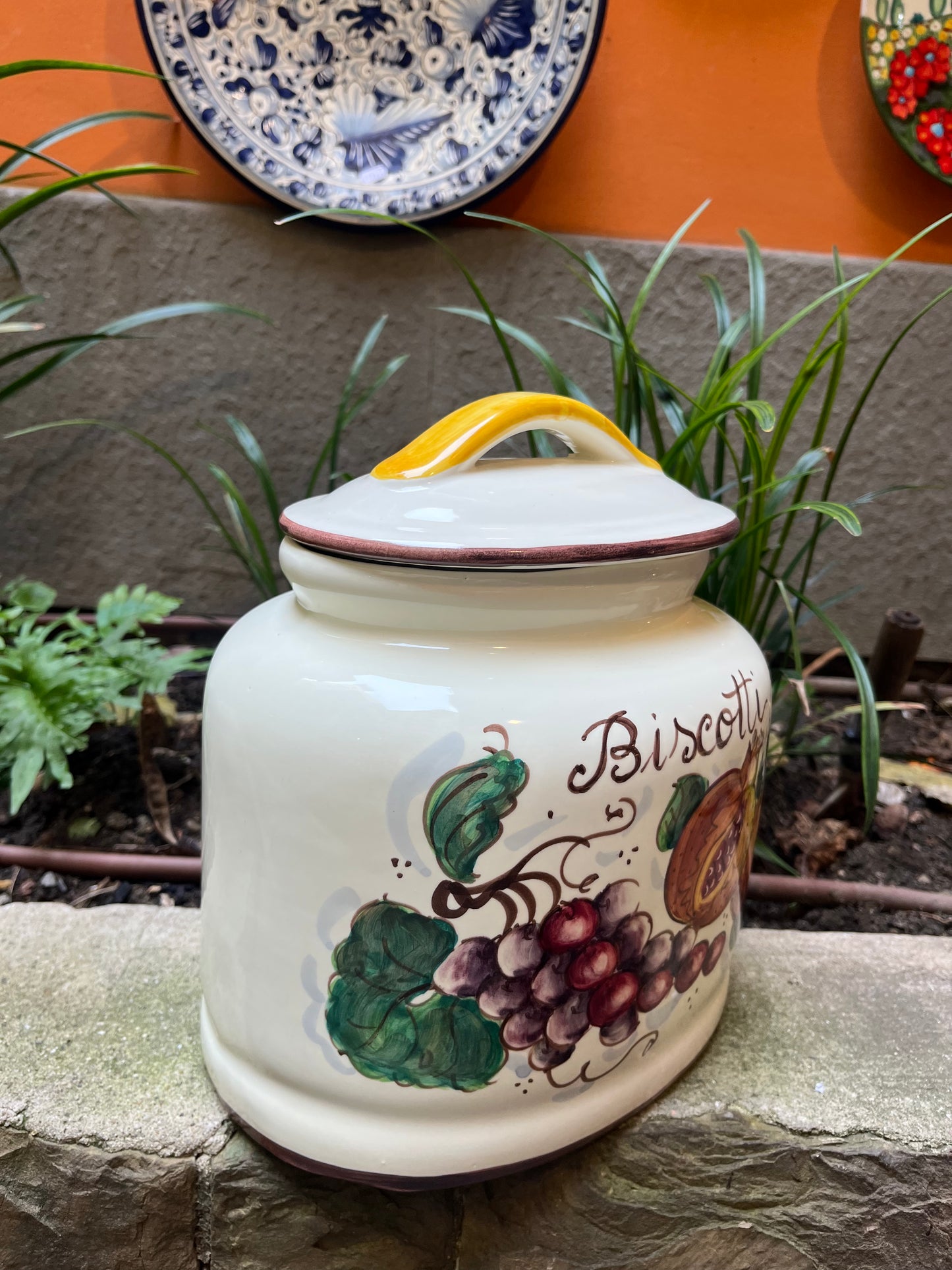 Ceramic cookie jar