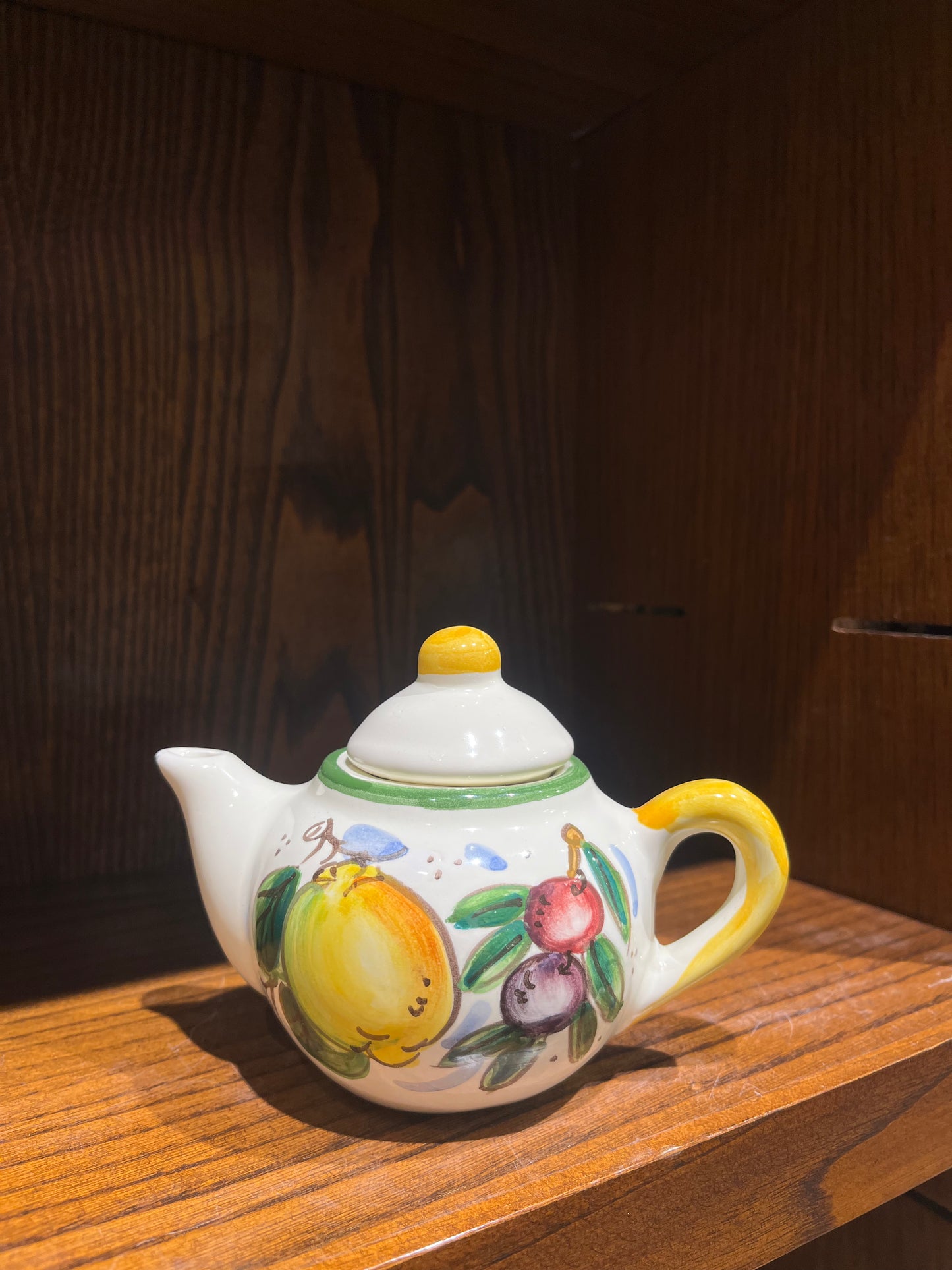 ceramic tea pot