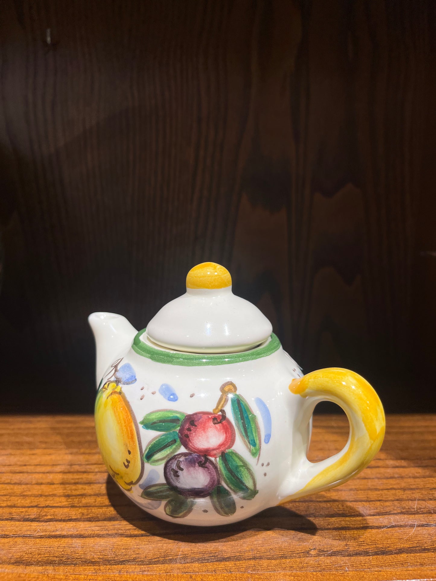 ceramic tea pot