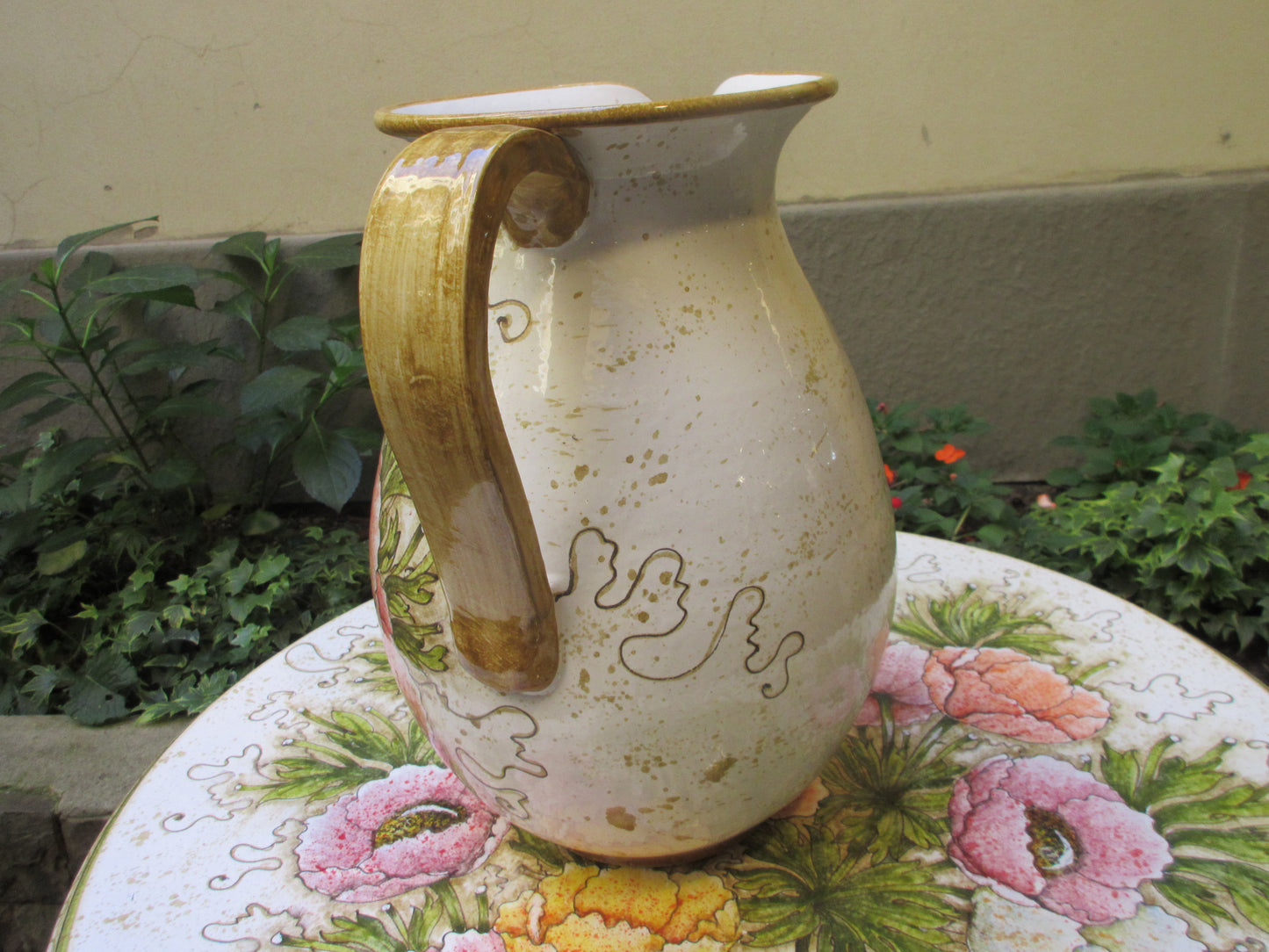 Tuscan pitcher with anemone design in a very modern shape