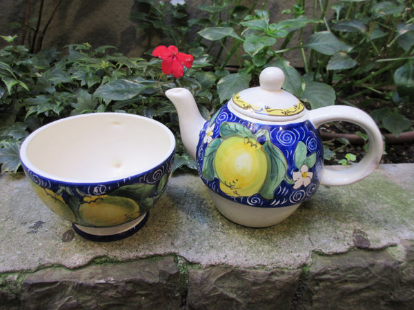 Ceramic tea pot